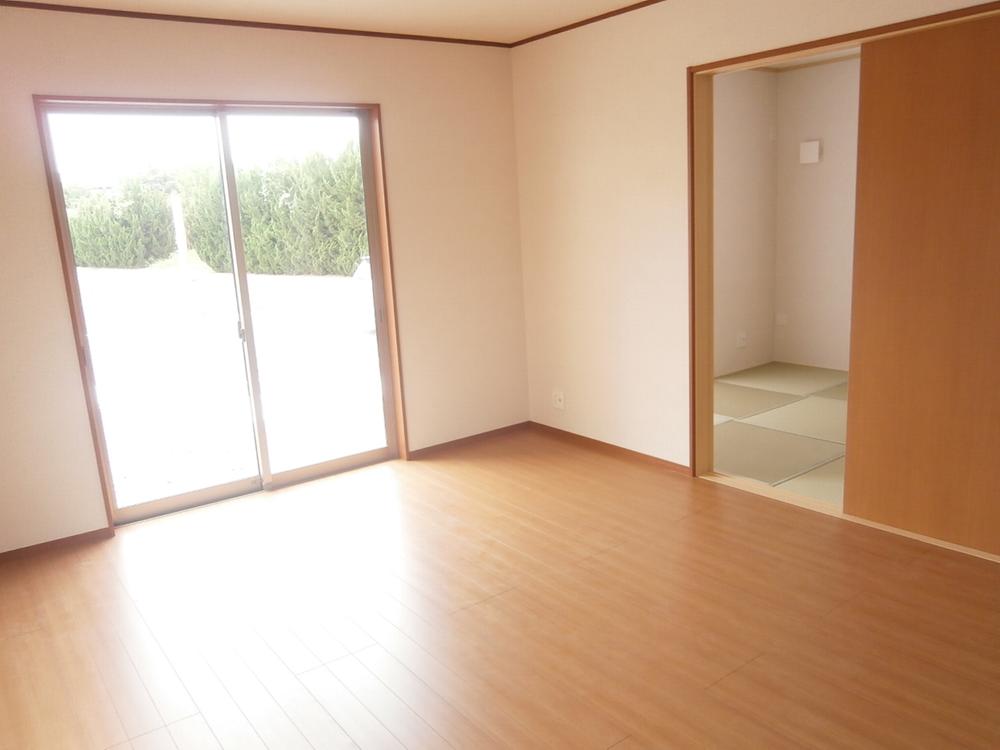 Living. (Building 2) same specification