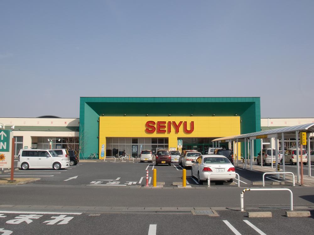 Supermarket. 1567m to Seiyu Isesaki Moro shop