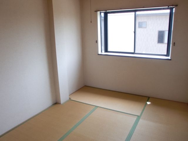 Living and room. Is a Japanese-style room of bright atmosphere. 