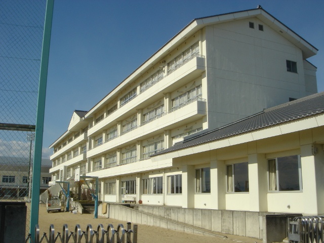 Junior high school. Isesaki Municipal Kyonan junior high school (junior high school) up to 312m