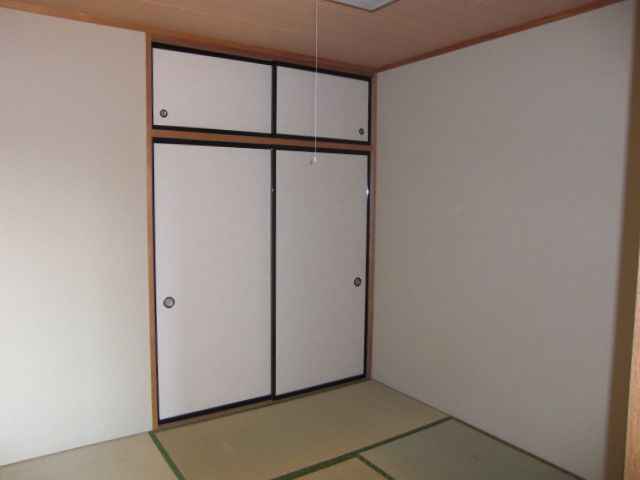 Living and room. Because there is a number of rooms one room is also calm Japanese-style room. 