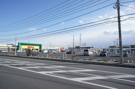 Supermarket. 496m until Seiyu Isesaki Moro store (Super)