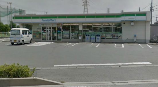 Convenience store. FamilyMart Isesaki east Komae store up (convenience store) 697m