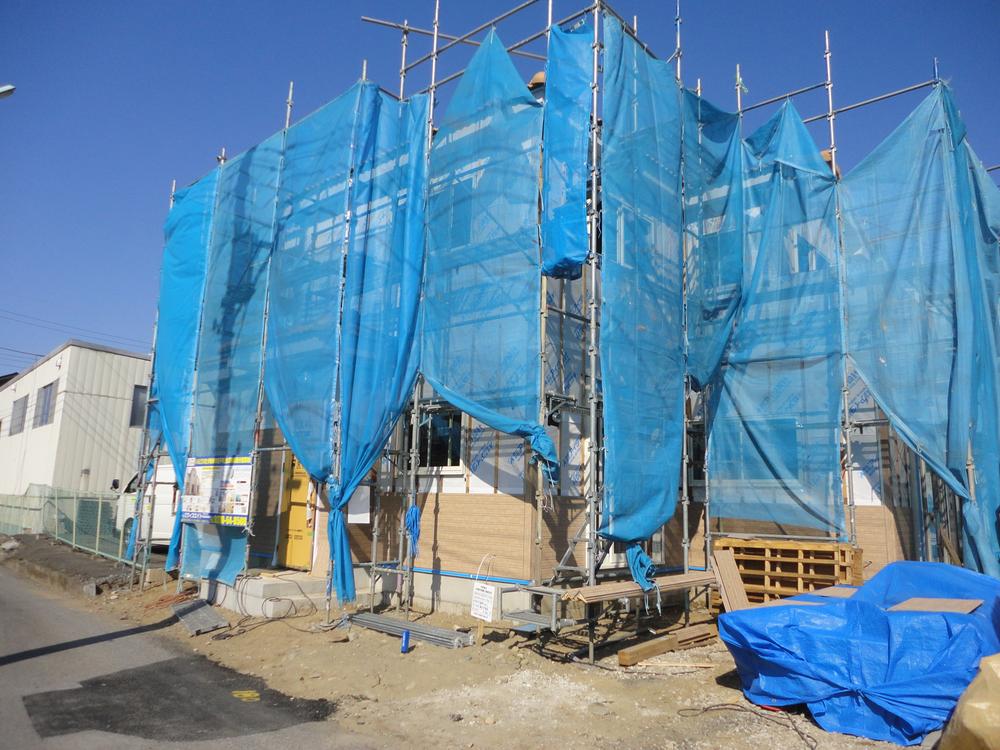 Local photos, including front road. Local (11 May 2013) Shooting