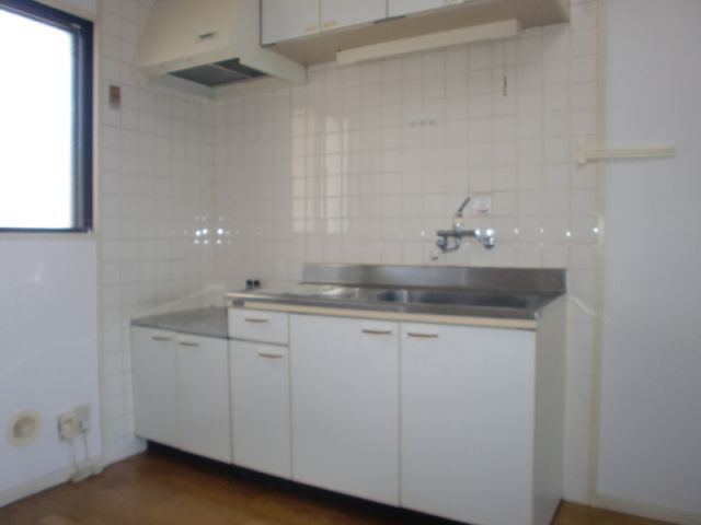 Kitchen. Although a simple kitchen, It has become a mixing faucet.