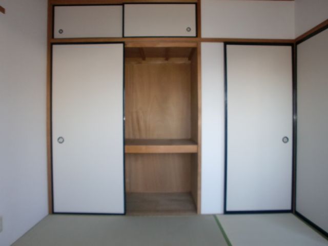 Living and room. Storage is convenient there is also depth.