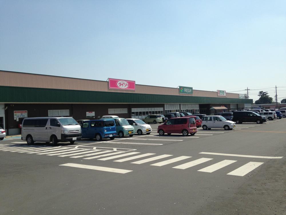 Shopping centre. Folio Akahori 200m from the shopping center