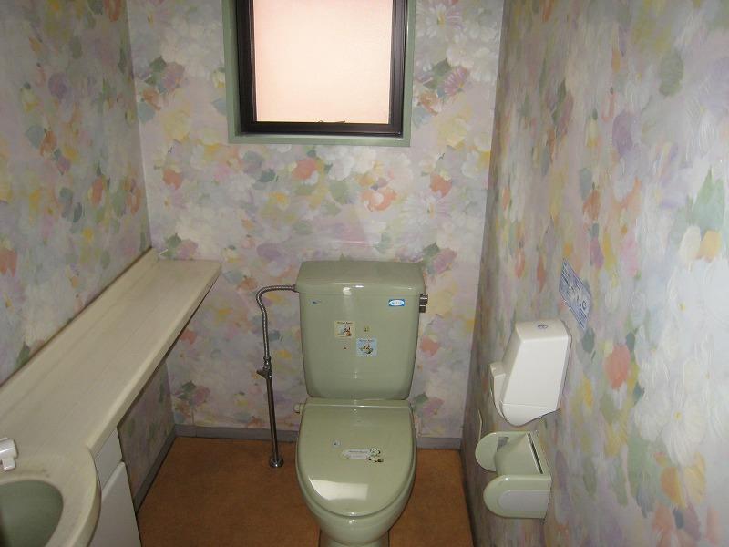 Toilet. 1F store