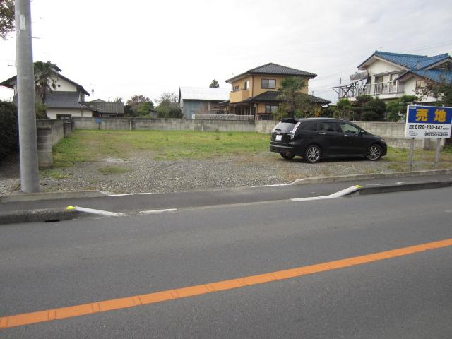 Local photos, including front road. Local (11 May 2013) Shooting