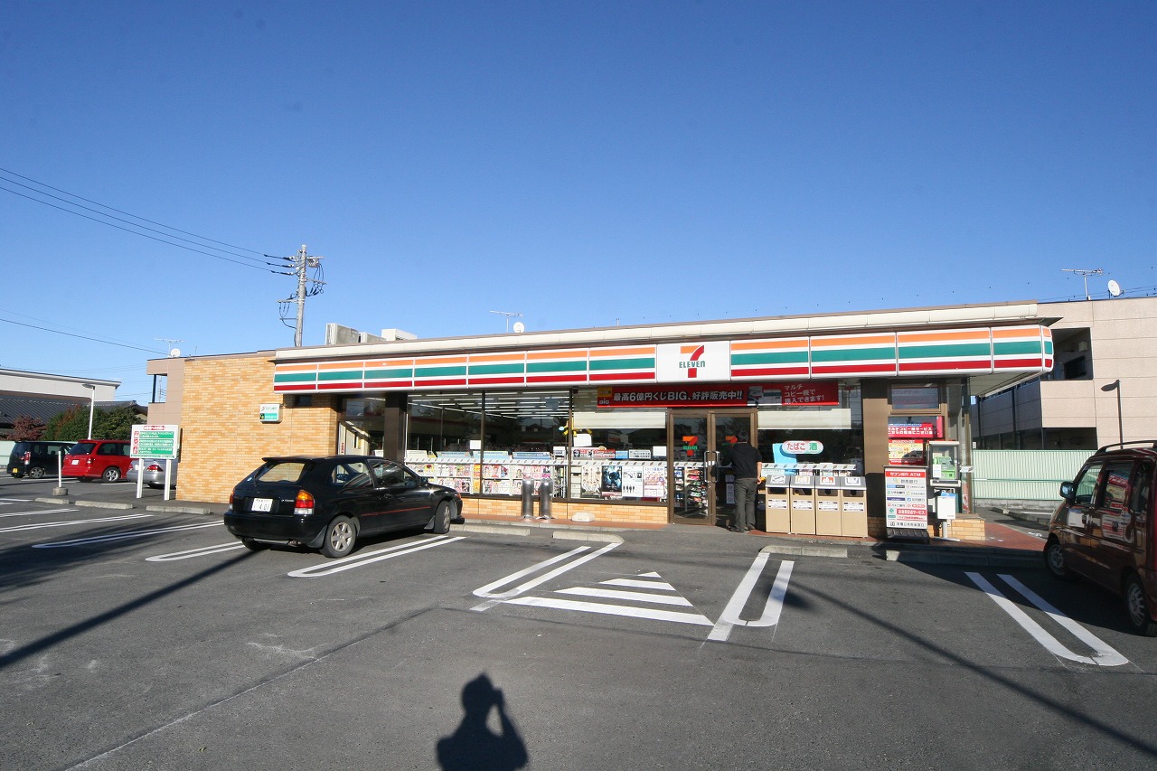 Convenience store. Seven-Eleven Isesaki Nirazuka Machiten up (convenience store) 532m