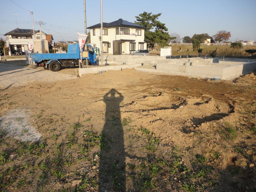 Local photos, including front road. Local (11 May 2013) Shooting