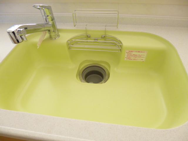 Kitchen. Sink pale green. Deep the water wings is also less. 