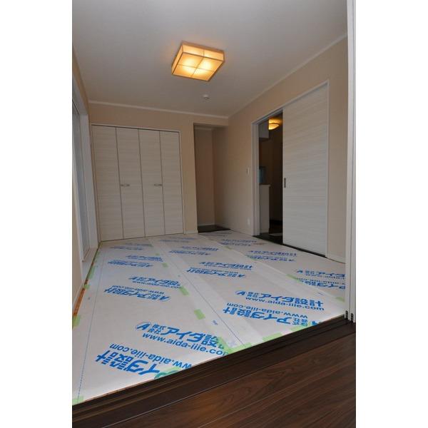 Non-living room.  ☆ Local Photos ☆ 