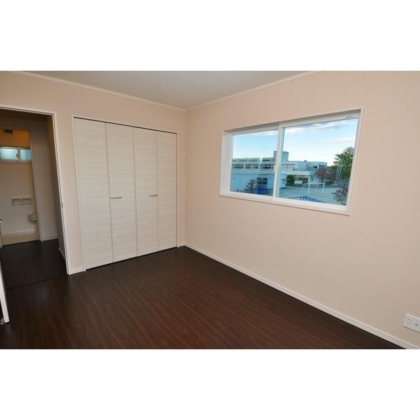 Non-living room.  ☆ Local Photos ☆ 