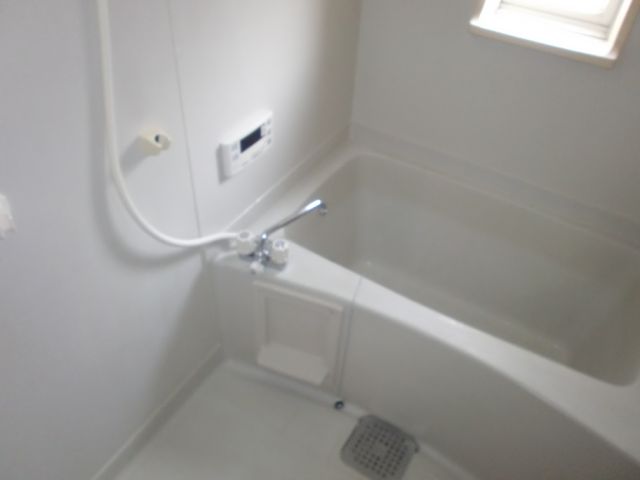 Bath. Reheating ・ It is a bath with a small window. 