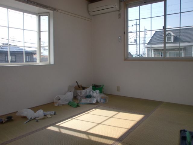 Living and room. Is a Japanese-style room of bright two-sided lighting atmosphere. 