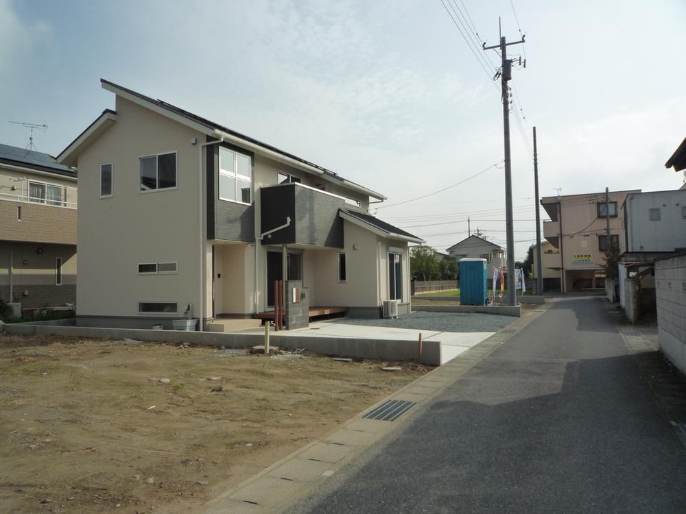 Local photos, including front road. Local (10 May 2013) Shooting