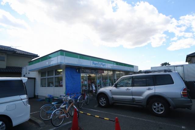 Convenience store. FamilyMart Renshu Motomachi store up (convenience store) 365m