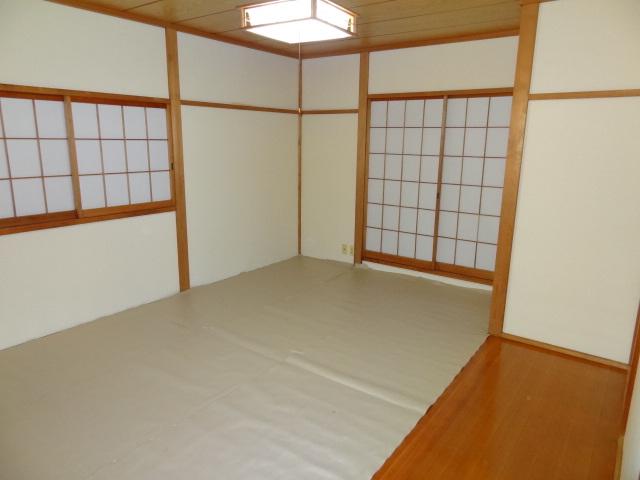 Non-living room. Second floor 7.5 Pledge Japanese-style room, There is also a wooden part, It will be 9.5 Pledge Including the planking part. From the northwest side