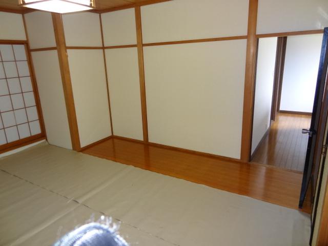 Non-living room. Second floor 7.5 Pledge Japanese-style room, Including the planking part 2 Pledge 9.5 Pledge, From the east