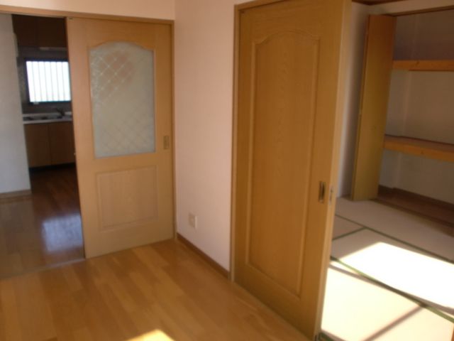 Living and room. Sunny refreshing tatami rooms. 