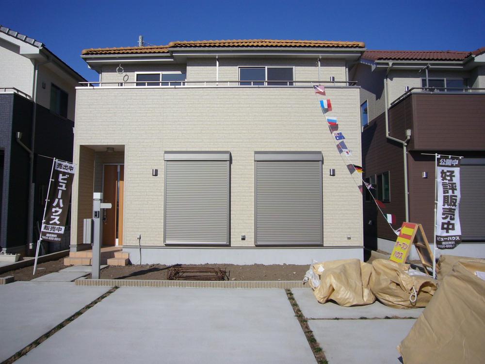 Local appearance photo. Local (12 May 2013) Shooting