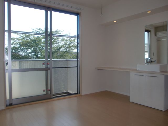 Living and room. Flooring of the white of the eye to emphasize the cleanliness. 