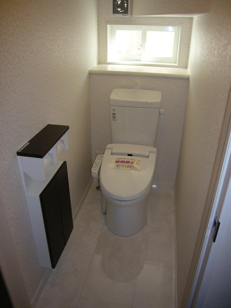 Toilet. Indoor (12 May 2013) Shooting