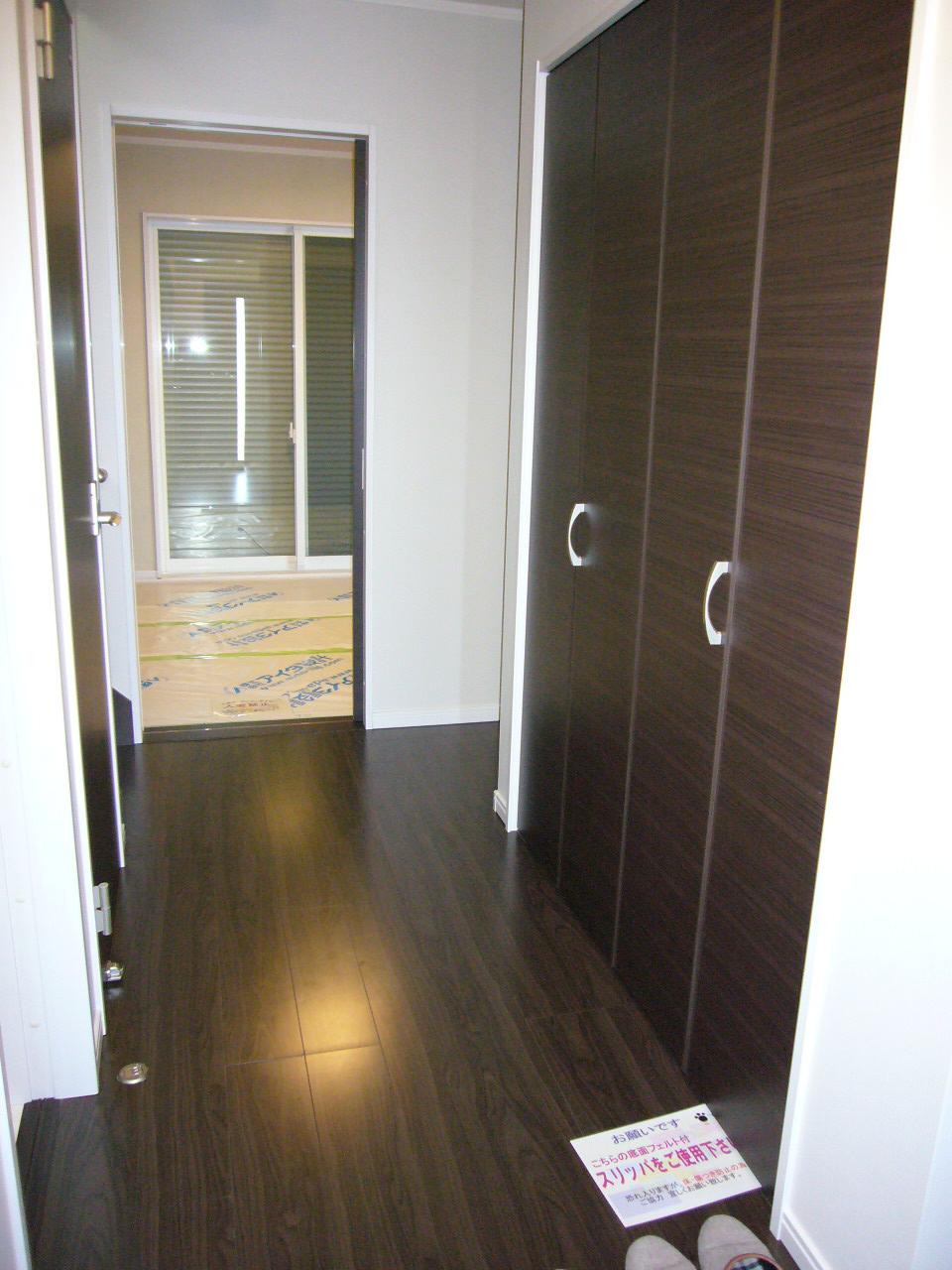 Entrance. Local (12 May 2013) Shooting