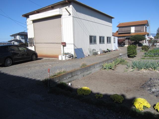 Local photos, including front road. Local (11 May 2013) Shooting  Large garage and storeroom