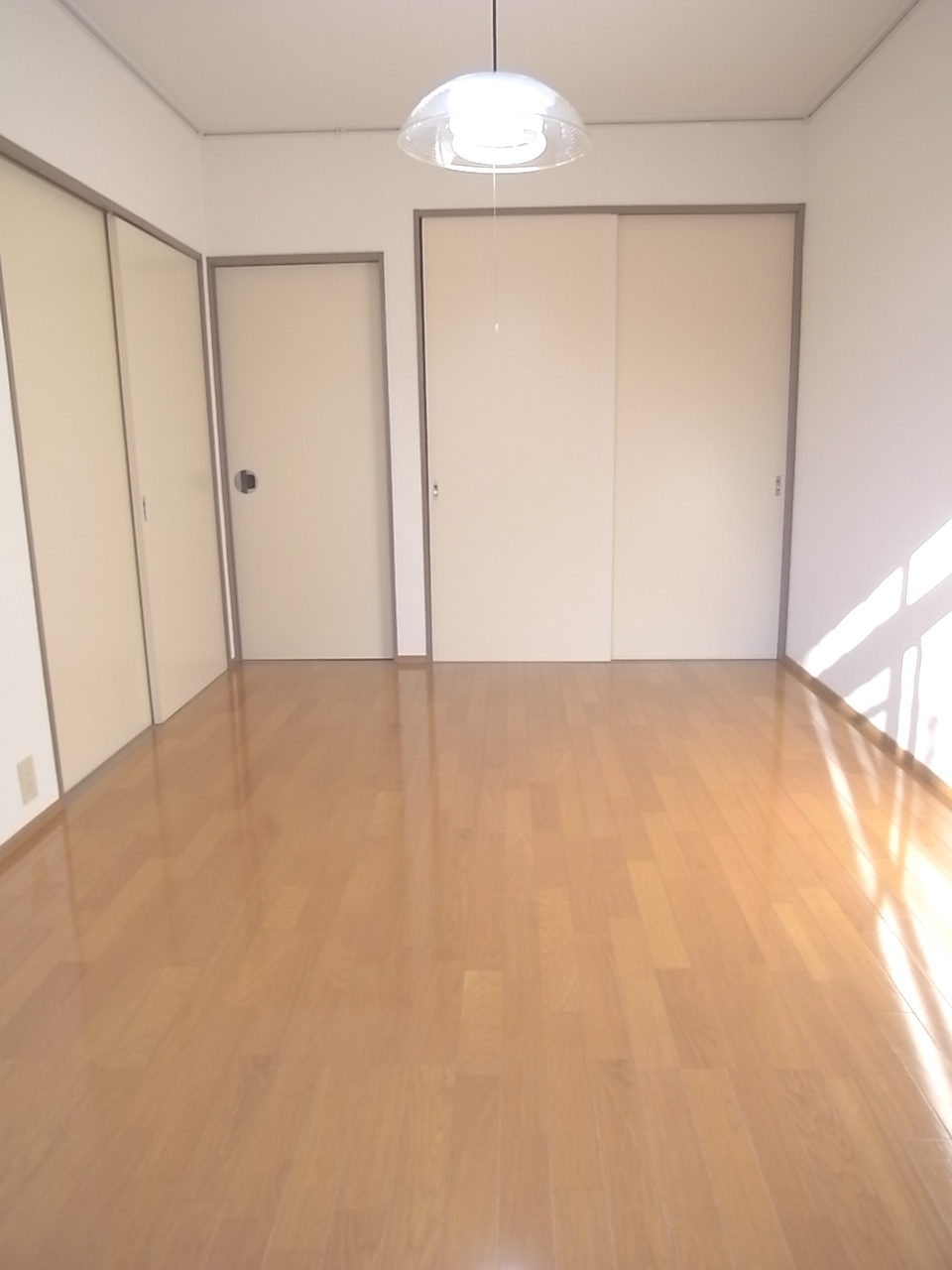 Living and room. Isesaki Kuruwa cho Akkora Rent room Western-style room flooring 3