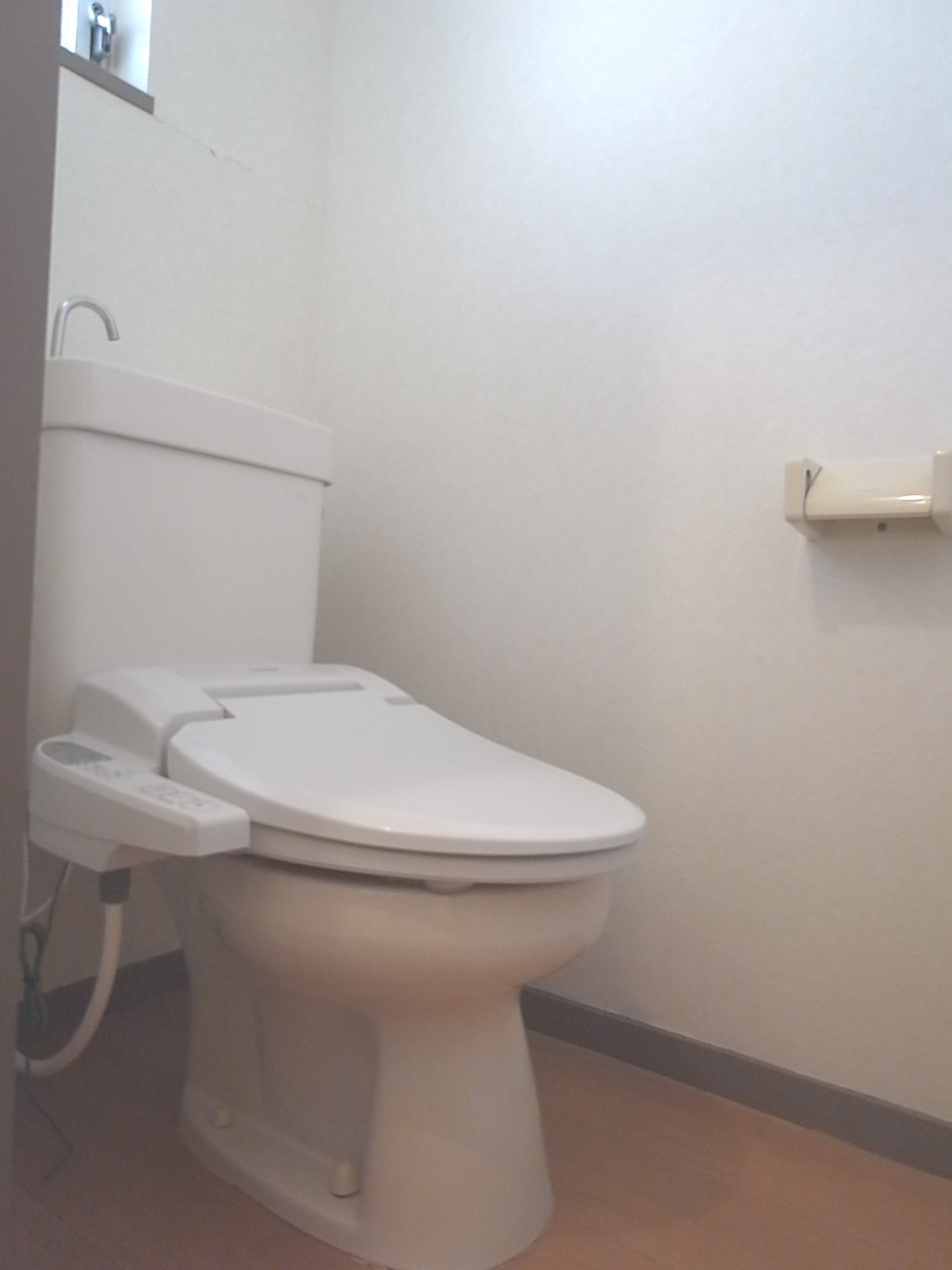 Toilet. Isesaki Kuruwa cho Akkora Rent indoor toilet ・ Washlet