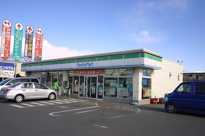 Convenience store. FamilyMart Isesaki Bando Ohashi store up (convenience store) 376m