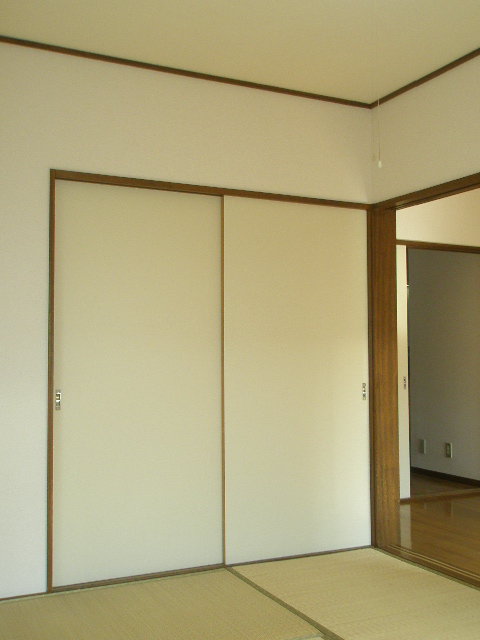 Other room space. We will exchange tatami mat in accordance with the tenants. 