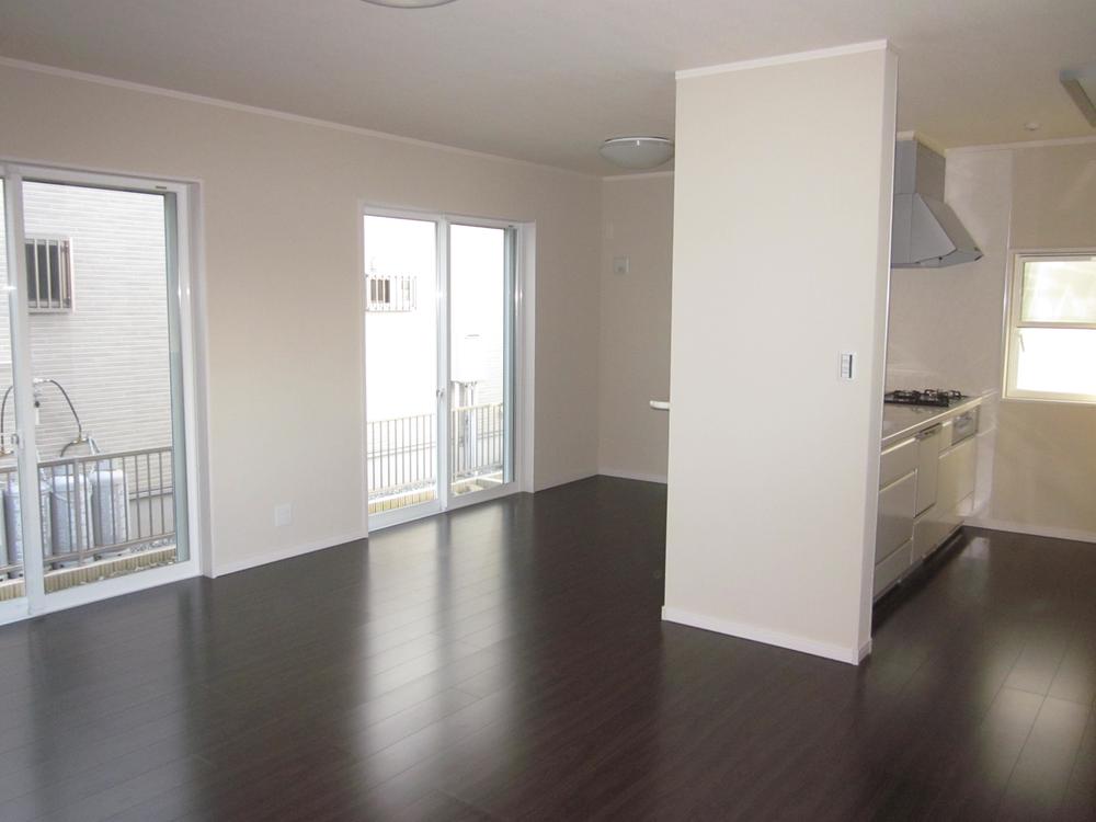 Living. Local (11 May 2013) Shooting