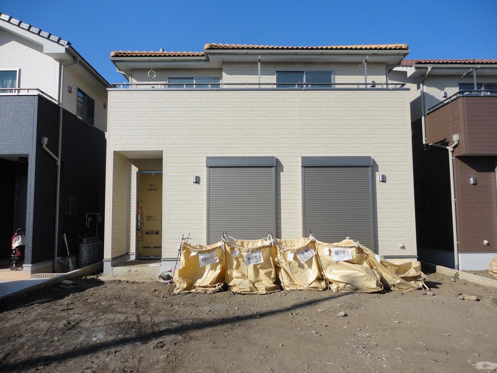 Local appearance photo. Local (11 May 2013) Shooting