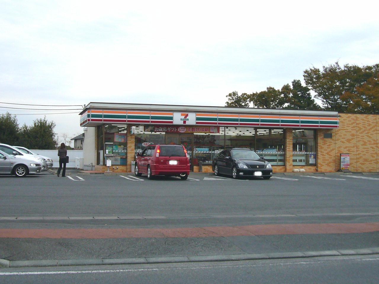 Convenience store. Seven-Eleven Isesaki Anbori the town store (convenience store) to 617m