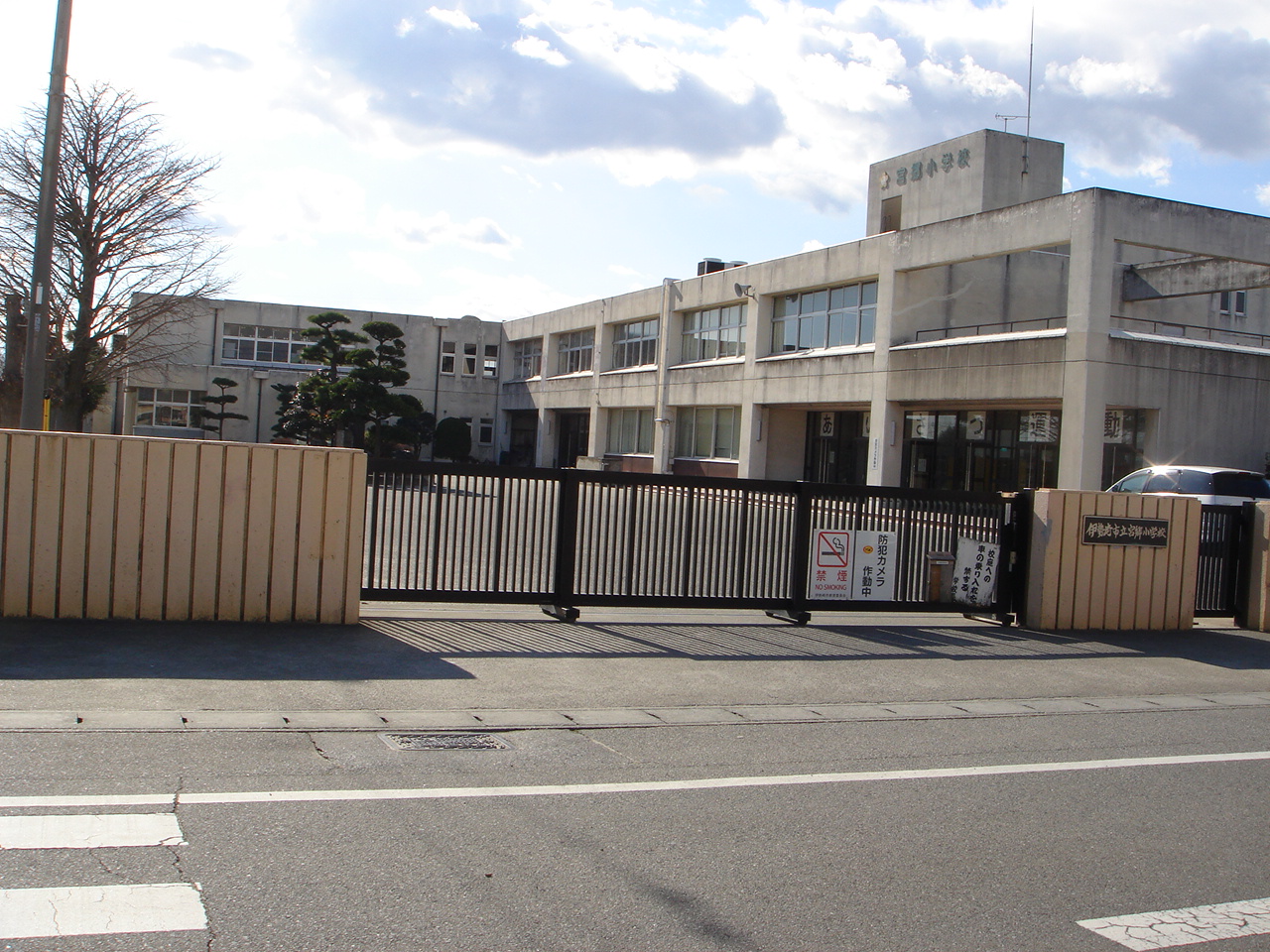 Primary school. 221m to Isesaki Municipal Miyago elementary school (elementary school)