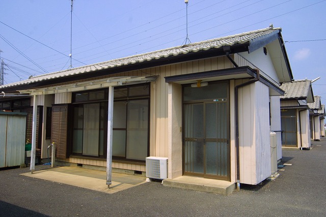 Building appearance. South-facing house sunny