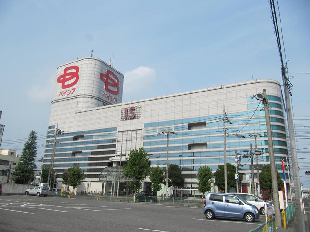 Shopping centre. Until Beisia IS 1300m