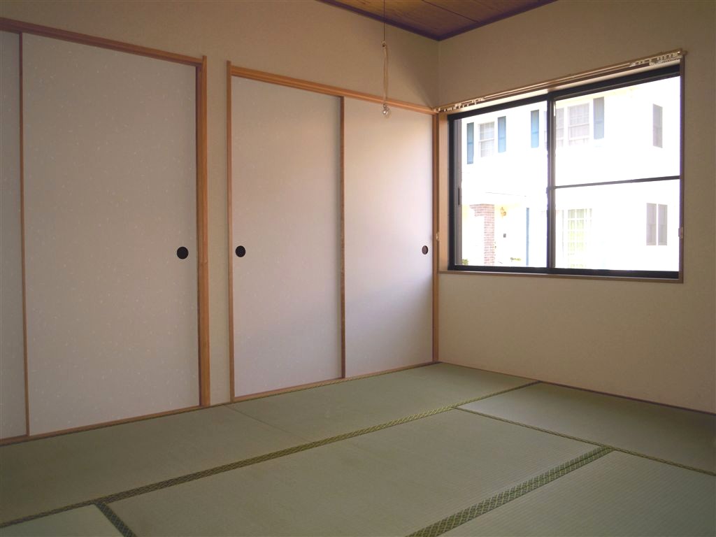 Other room space. Living side by side with the Japanese-style