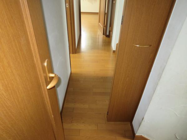 Other introspection. Appearance of the corridor that connects the 3 rooms and toilets. The second floor is the floor that would be much use as a room of relaxation of each family.