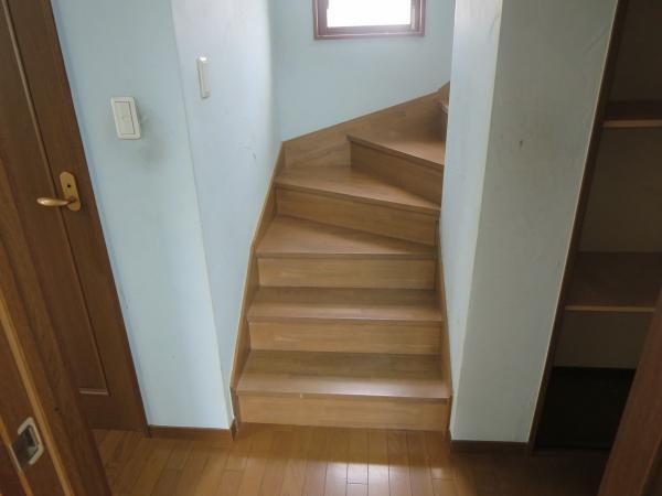 Other introspection. 3 spiral staircase to go up and down the Kaibun. If the handrail is attached to the stairs, It will also alleviate the burden of the string up and down tired