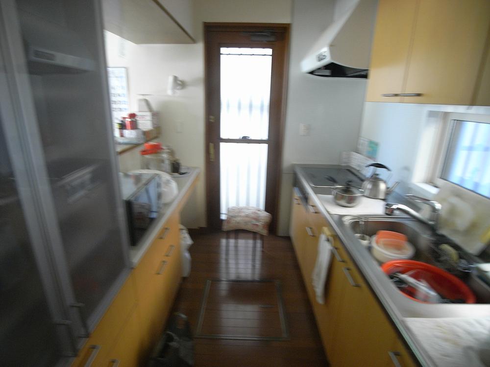 Kitchen. Indoor (12 May 2012) shooting