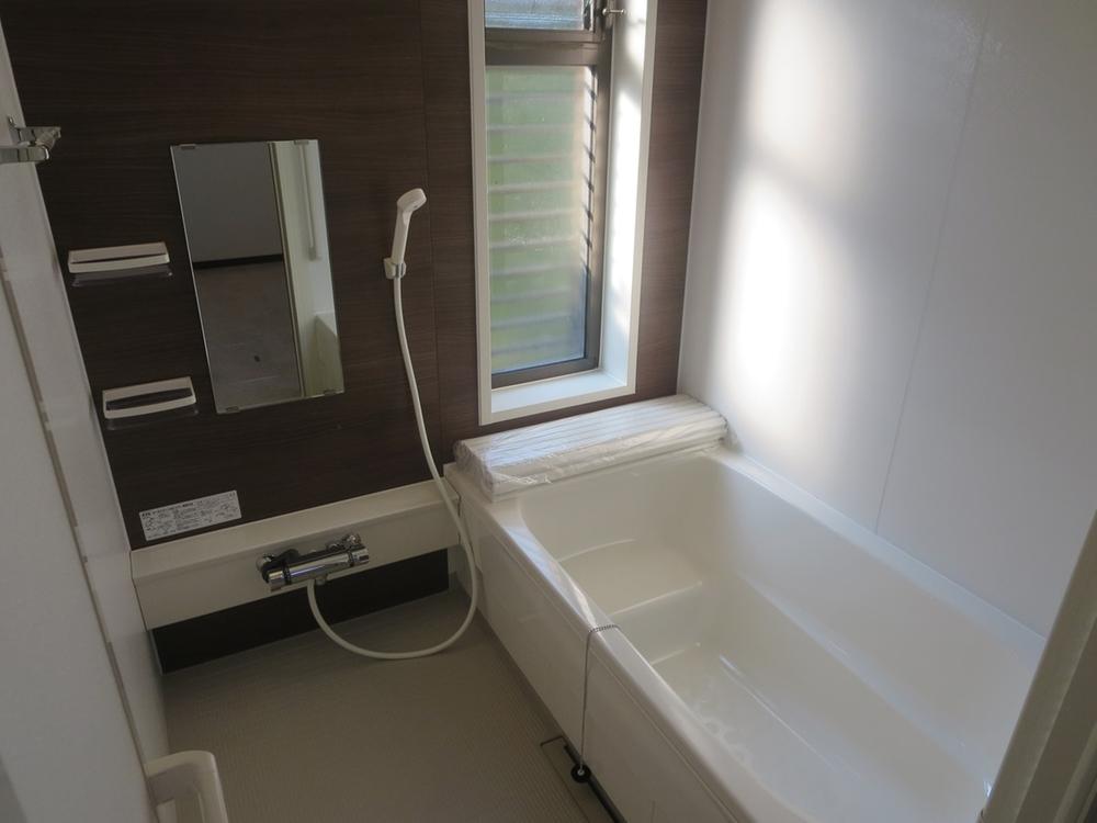 Bathroom. unit bus 1 pyeong type, It is dark brown unit bus calm!  Let's heal the tired to extend the foot.  (Manufactured by Sekisui Home Techno) Indoor (11 May 2013) Shooting