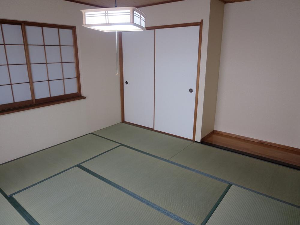 Non-living room. Japanese-style room of the first floor (southwest side) (8 tatami mats)
