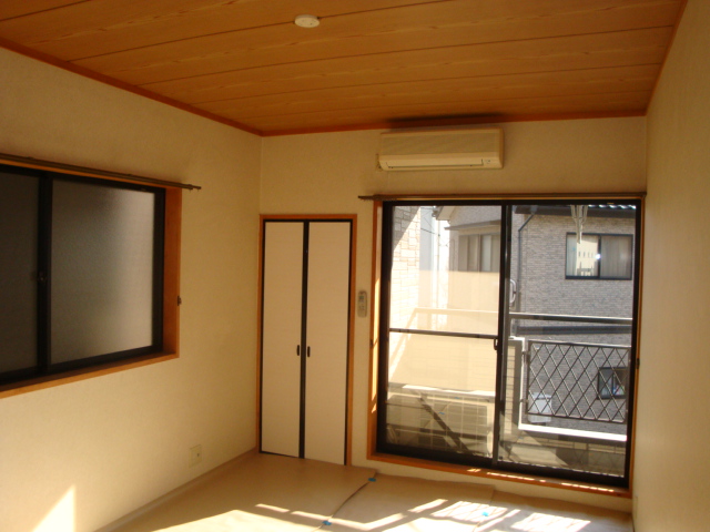 Living and room. It will be on the south side of the Japanese-style room