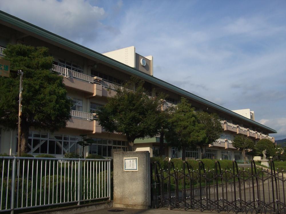Primary school. 1500m to Kiryu Nishi Elementary School