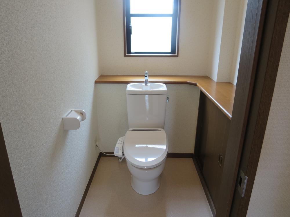 Toilet. 1st floor toilet