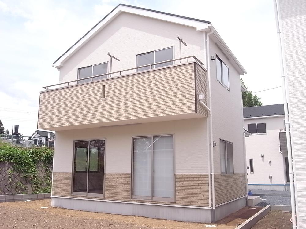 Same specifications photos (appearance). North-South double-sided road! 